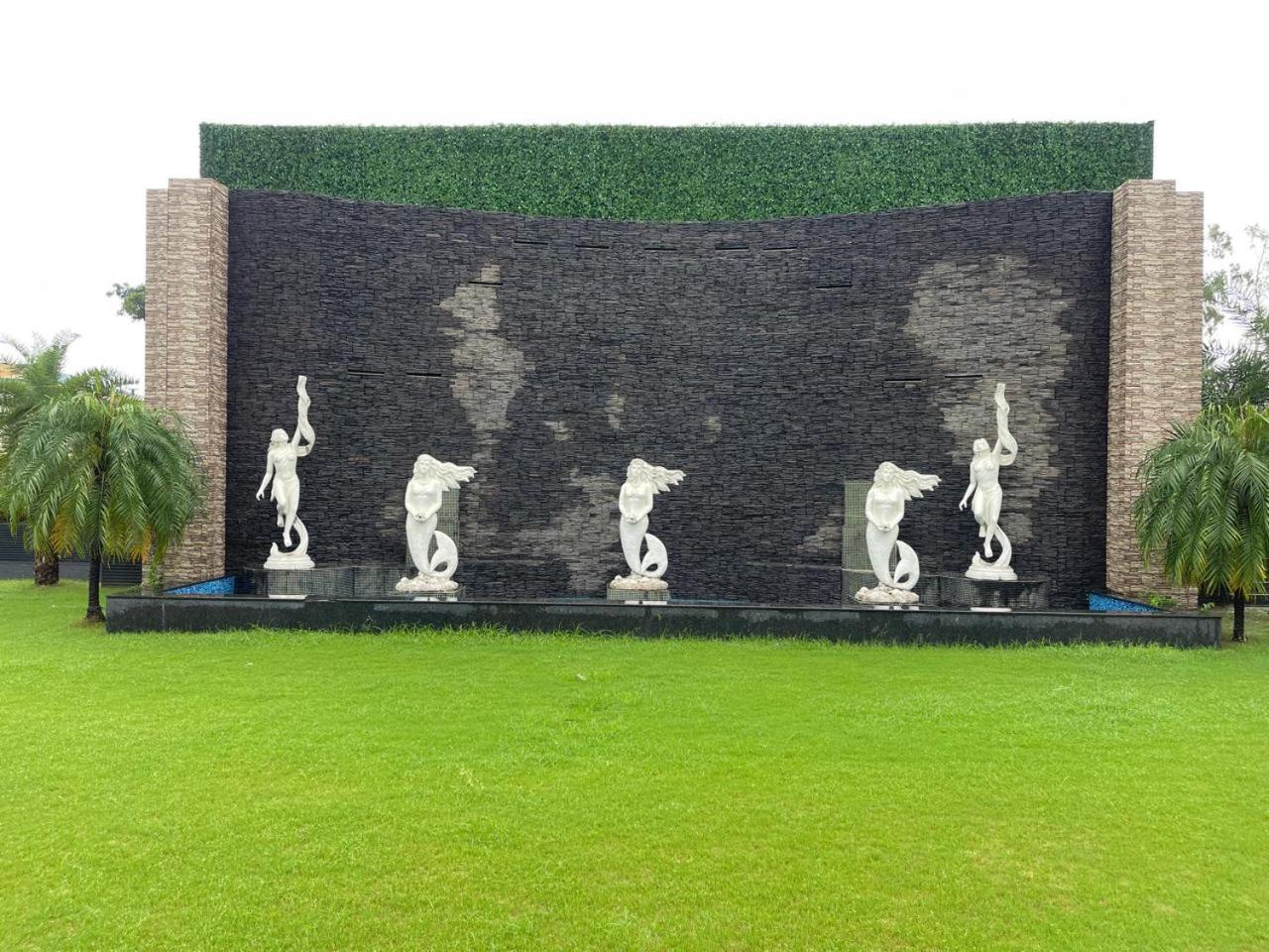 J P Hotel And Wedding Square Pilibhit Exterior foto